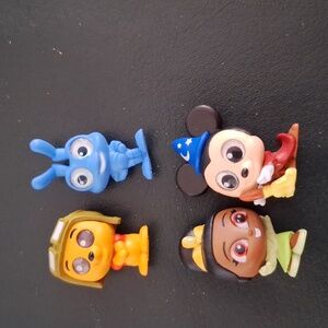 16 Disney Doorables